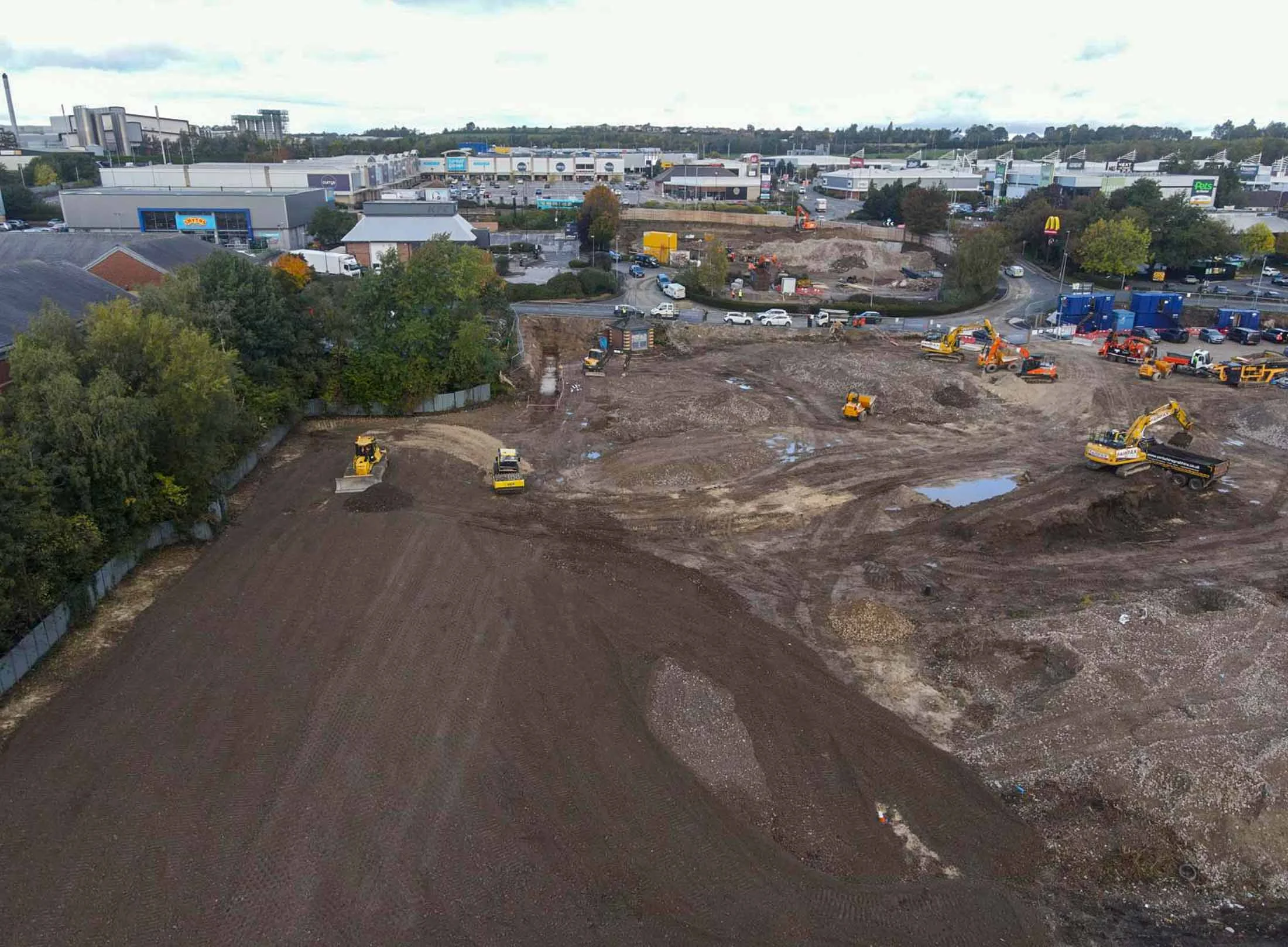 Contract awarded to Stonedale to undertake the enabling works in preparation for the new Lidl and Home Bargains stores. Works include bulk cut and fill, grouting, piling, drainage, and the installation of new concrete retaining walls.